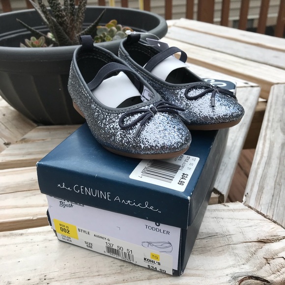 OshKosh B'gosh Other - NIB OshKosh Audrey Silver Glitter Toddler Shoes